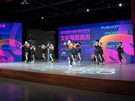 2022年东莞市全民艺术普及行动计划文化惠民长安首场演出致敬医护人员