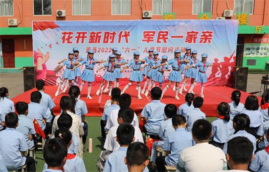 安徽省萧县军地组织儿童节爱心慰问活动