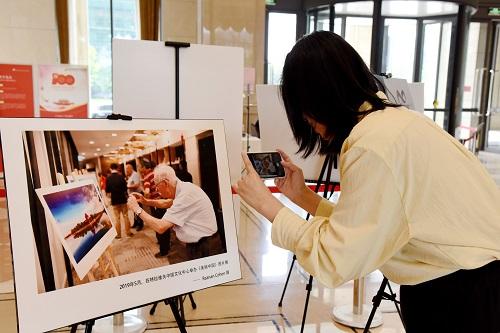 青岛“以色列周”摄影展在青岛高新区开幕 许多画面首次进入人们视野