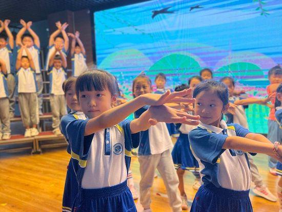 济南市市中区文景小学举行第十八届班级文化艺术节汇演活动