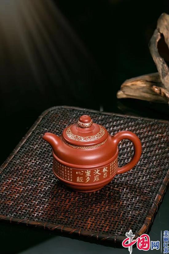 潜心紫砂艺术 振兴陶瓷工业一一访江苏省工艺美术大师陈富强