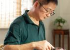 潜心紫砂艺术 振兴陶瓷工业一一访江苏省工艺美术大师陈富强