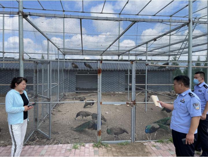 内蒙古突泉县公安局环食药侦大队联合林草局开展野生动物养殖场所检查