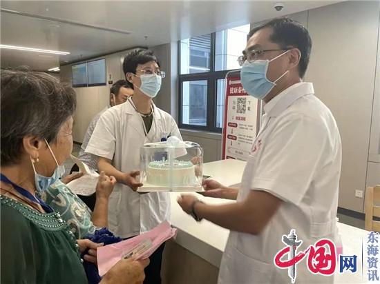 “医”心向党、踔厉奋进丨兴化市中医院开展医师节慰问活动