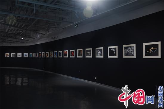 天地之心——孟舒当代玻璃艺术展在苏州金鸡湖美术馆开幕
