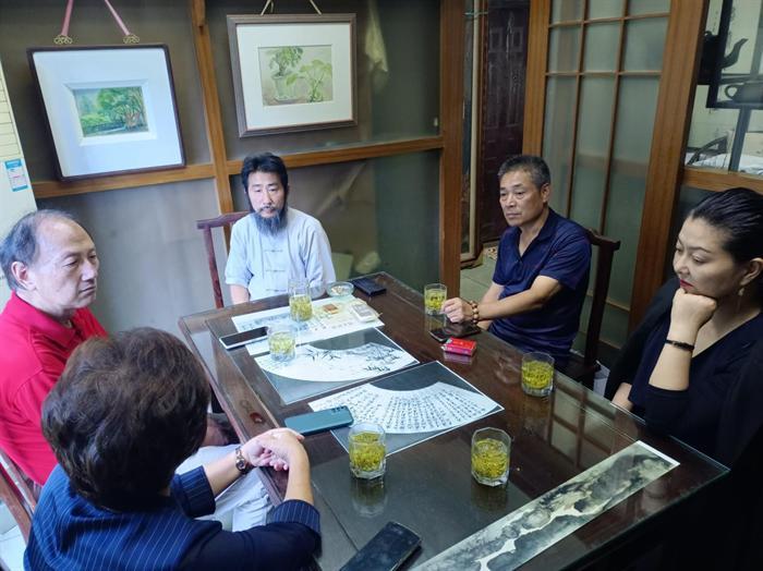 企业家马雪官带队访问上海名家艺术协会