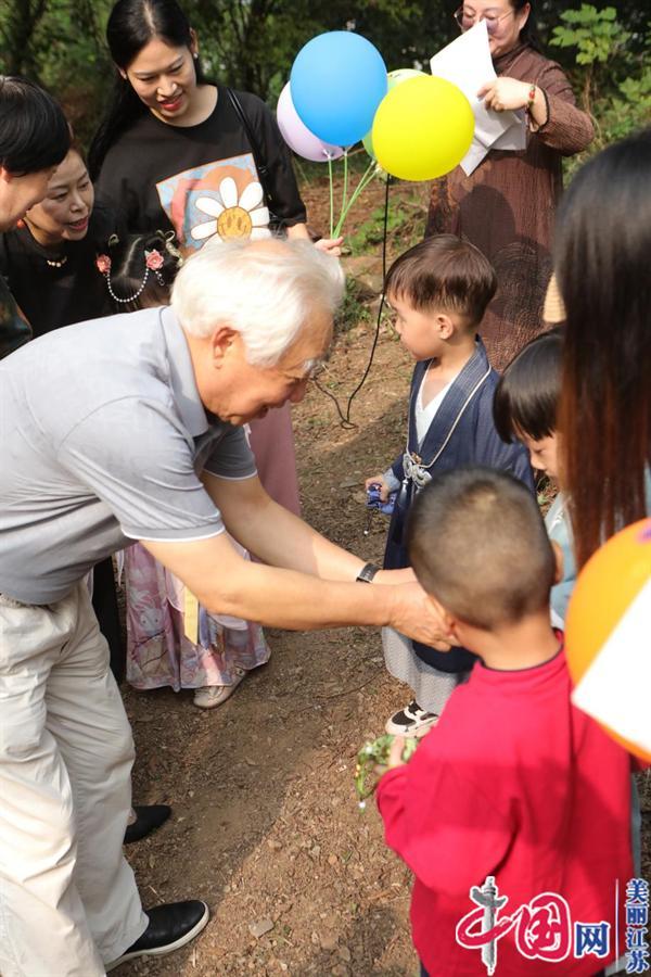 登高敬老共欢欣——“重阳暖时光·拾雅话橙黄”主题活动在丁蜀古南街举办