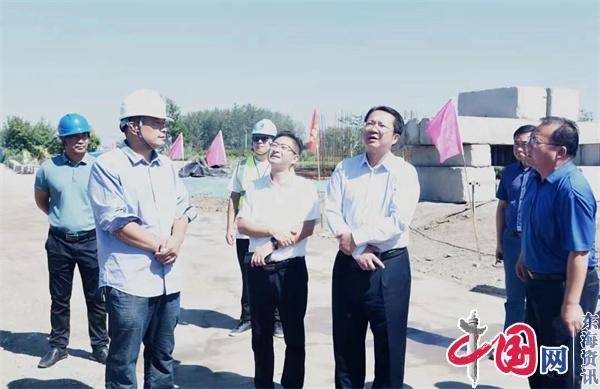 兴化市委主要领导督查镇村污水处理设施建设及运行情况
