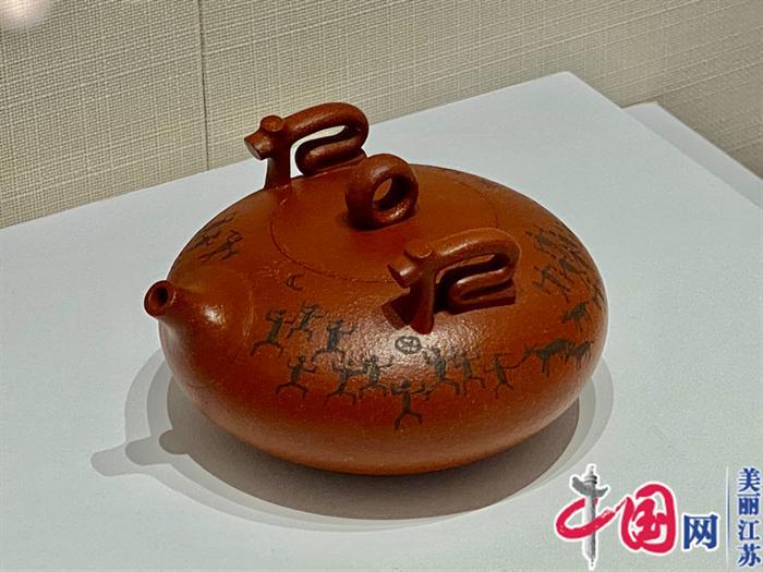 江苏宜兴：中国工艺美术大师曹亚麟紫砂艺术馆开馆