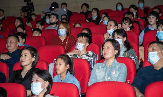 少儿“光影之旅”首部象山影视基地电影教育实践片《东海小渔夫》在南京首映