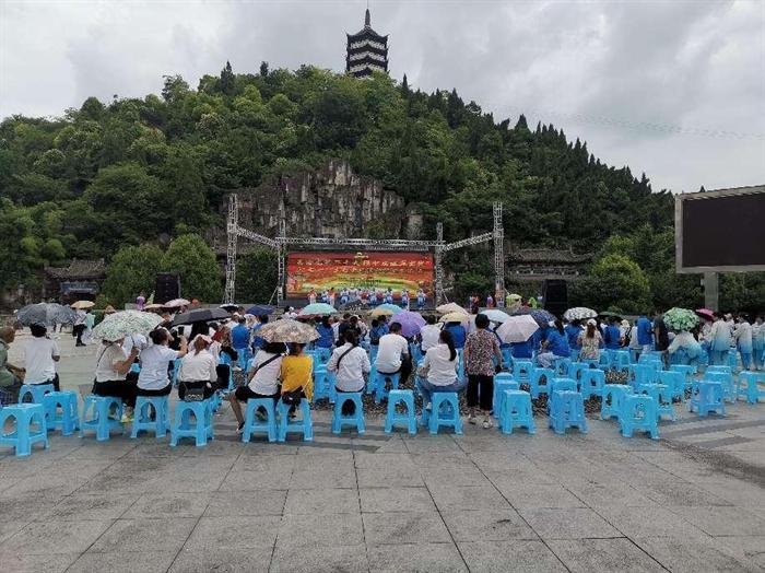 贵州福泉金山派出所利用“七一”主题党日活动开展安全宣传防范活动