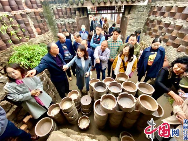 江苏宜兴：前墅古龙窑国际柴烧艺术节举行