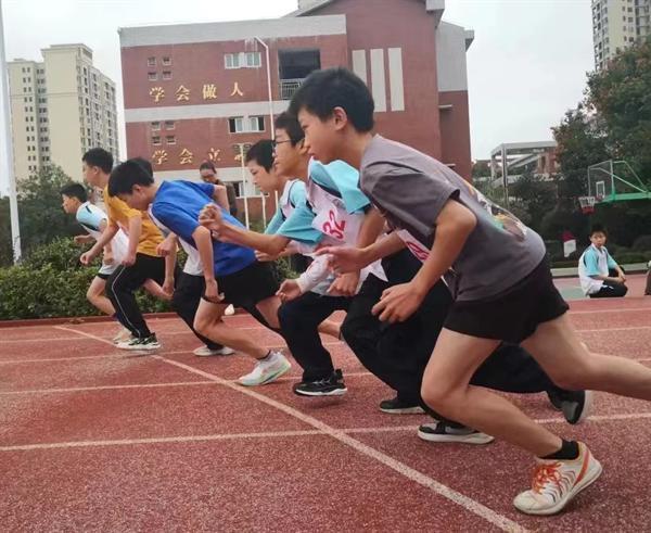 扬体育精神 展青春风采——衡东县育新学校举办首届校运会