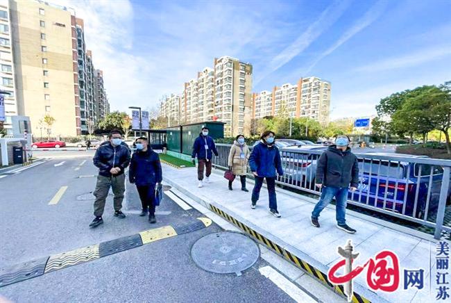 南京雨花台区邀请公众委员观摩标准化示范单元，探索城市治理新思路