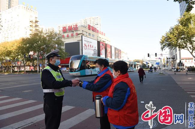 一杯姜茶暖心 祝福平安出行——淮安市清江浦区爱心志愿者服务社党支部开展“全国交通安全日”活动