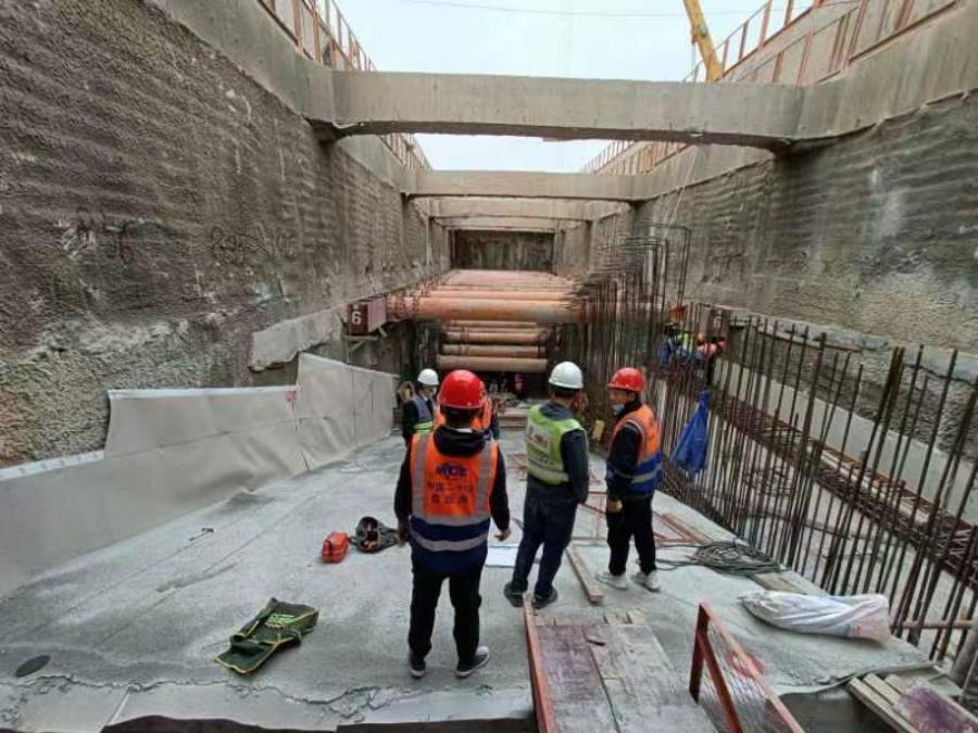 深圳地铁13号线共建工程应罗区间二阶段主体结构封底