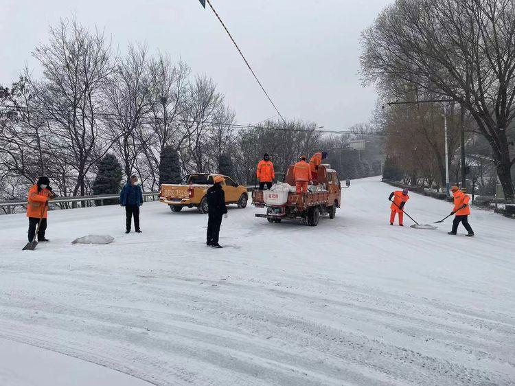 铜川公路局清雪防滑保畅在行动