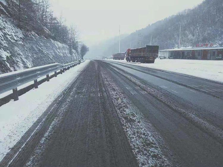 铜川公路局清雪防滑保畅在行动