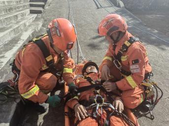 抓好绳索救援技术训练 提升应急救援能力