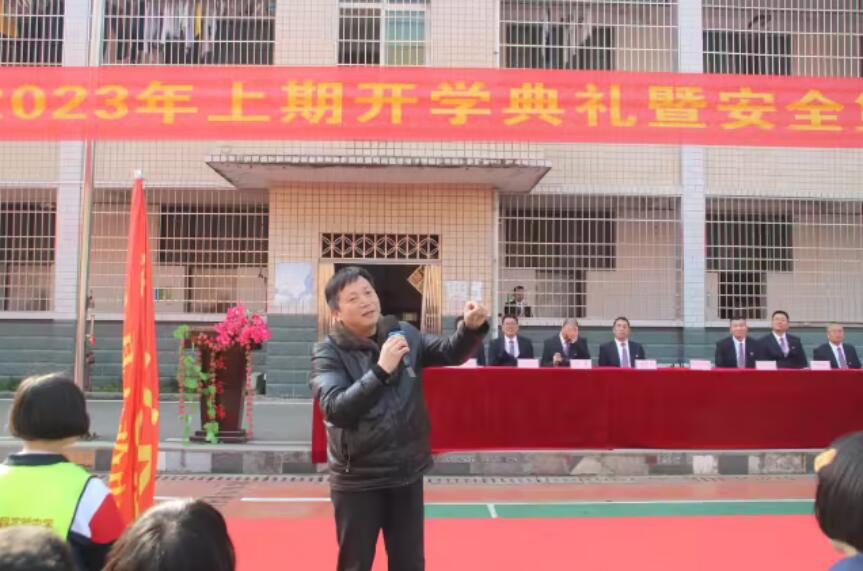 绥宁县：司法局局长到实验中学开讲“安全第一课”