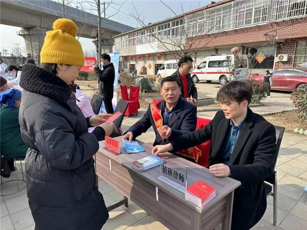 江苏省新沂市法律服务志愿者服务社区群众