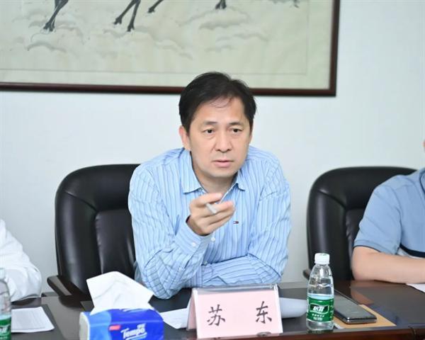 东莞黄江镇领导率队调研华南塑胶城 研究综合整治方案