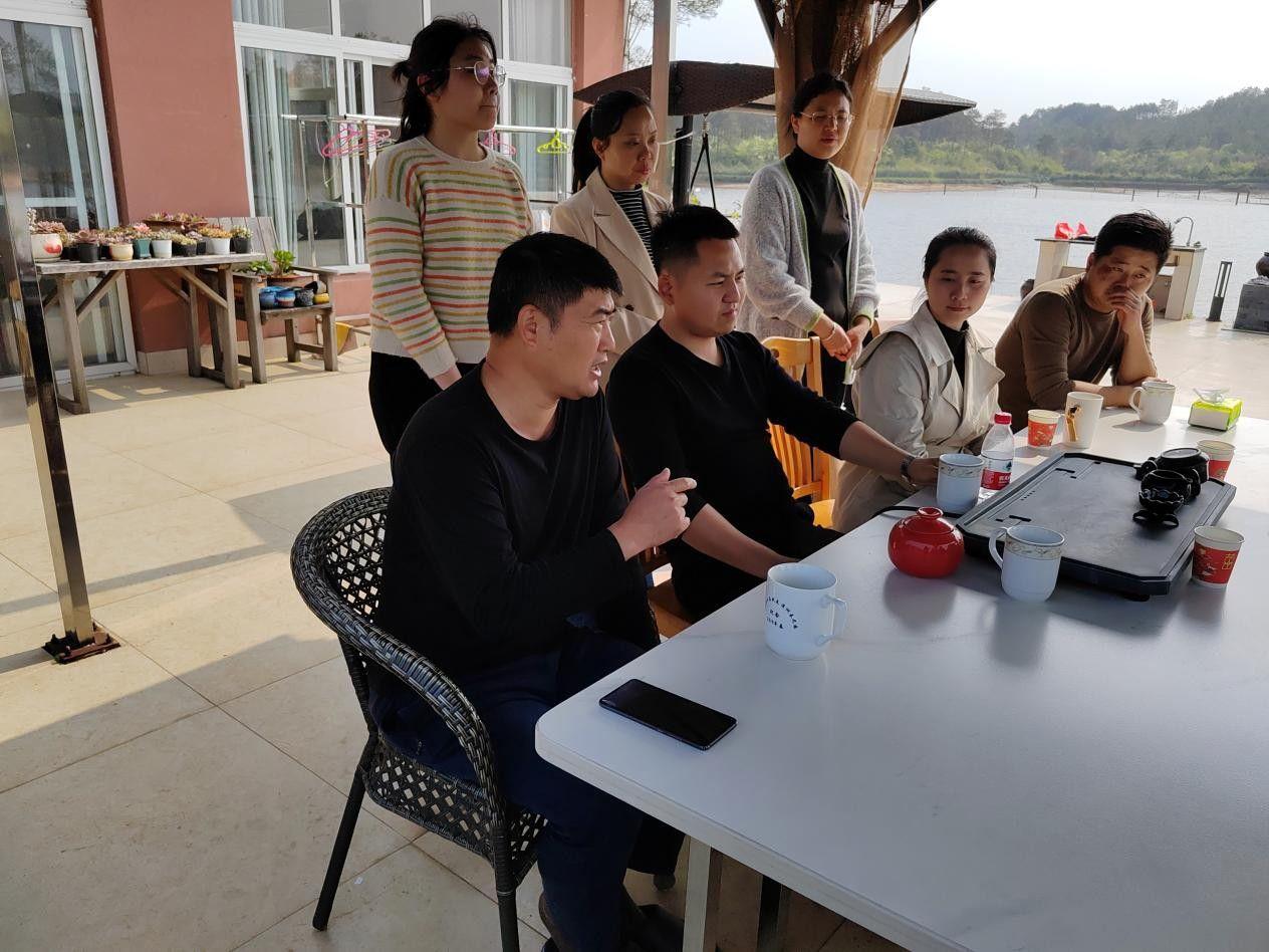 江西龙湖镇：“名誉村长”助力年轻村干部快速成长