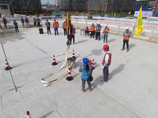 上海宝冶淮南安置房项目开展塔吊吊装“安全技能大比武”