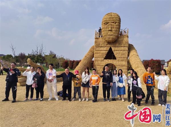 南京栖霞区栖霞街道石埠桥村社区残疾人之家带残疾人走进“稻”梦空间