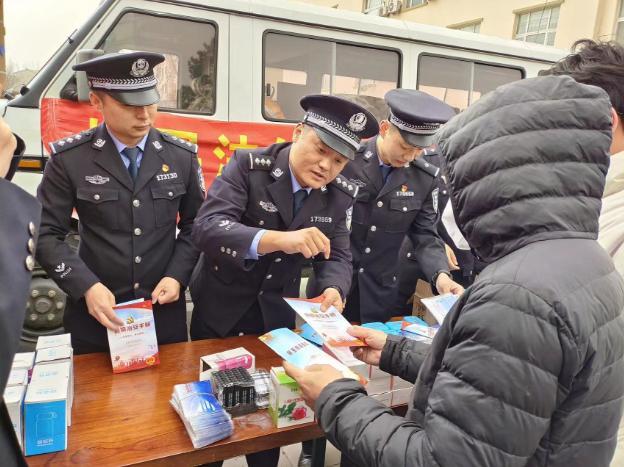 延边边境管理支队双目峰边境检查站开展“全民国家安全教育日”主题宣传活动