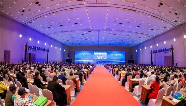 共襄业界盛举江苏企研会艾灸分会会员赴青岛参加国际灸法大会