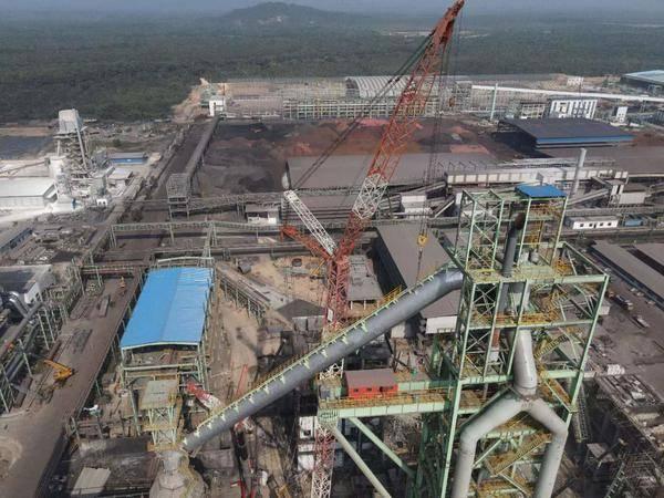 上海宝冶承建的马来西亚东钢二期高炉项目高炉本体下降管成功吊装