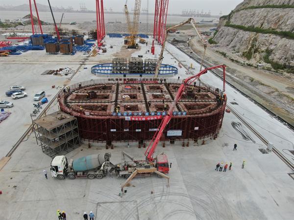 大洋山海工基地桶式基础结构完成首次浇筑