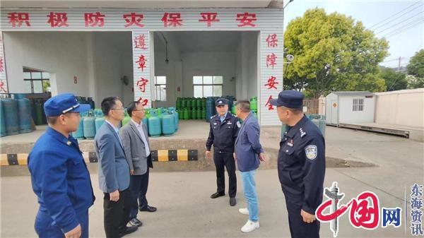 兴化市戴南镇领导带队检查节前消防安全工作