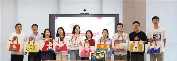 中建七局地产集团华东公司开展母亲节主题彩绘DIY活动