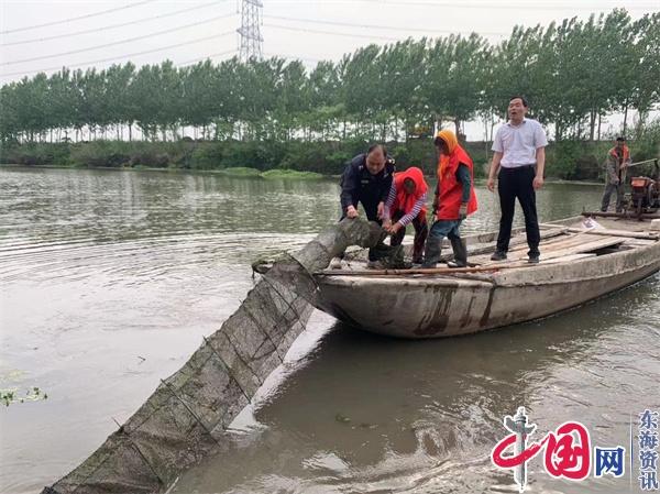 兴化市永丰镇开展河道渔网虾笼专项整治行动