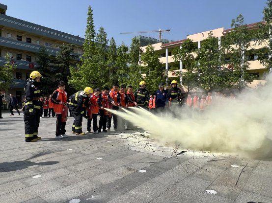 成县消防救援大队以“三抓三促”行动为契机推动社会面火灾防控工作