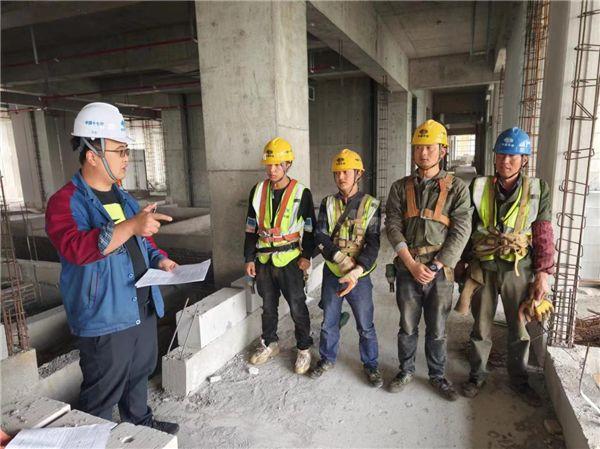 十七冶响水县人民医院项目落地式脚手架顺利拆除