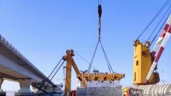 东海大桥防护工程深水区软体排铺设完成