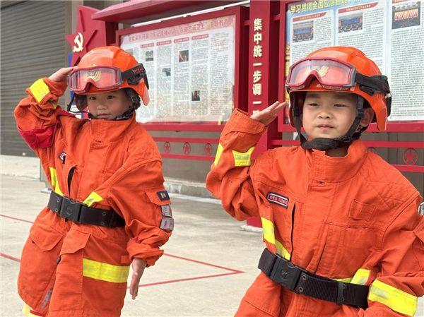 幼儿园萌娃的“火焰蓝”之旅