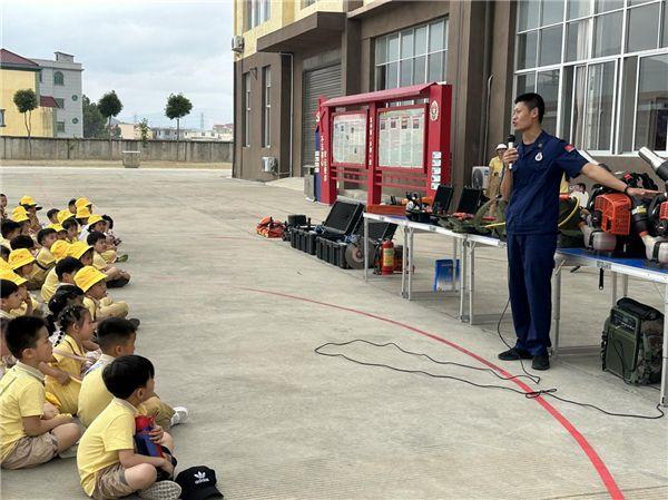 幼儿园萌娃的“火焰蓝”之旅