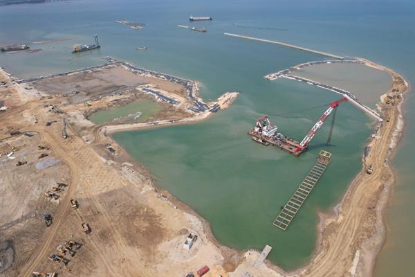 文昌铺前中心渔港项目临时围堰北侧三区顺利放水