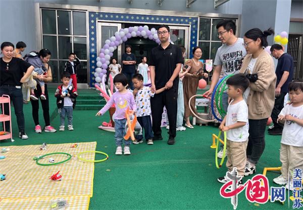 泰兴市虹桥镇中心幼儿园：跳蚤小集市 慈善大爱情