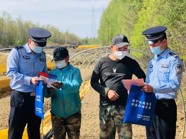 东方红边境检查站扎实开展边境普法宣传活动