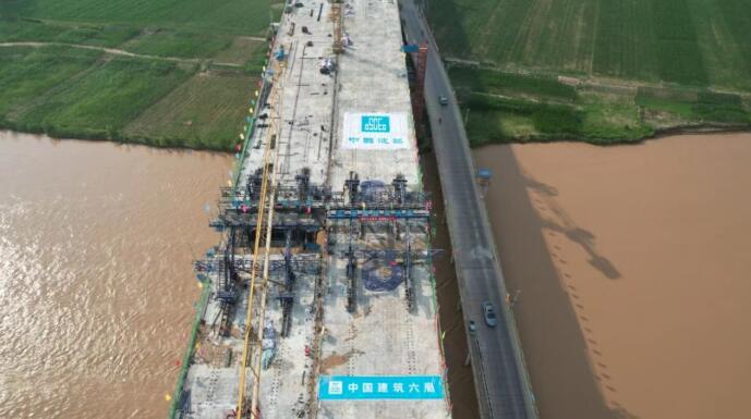 中建六局国道240范县黄河公路大桥控制性工程主桥完成第一次合龙浇筑