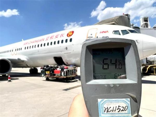 “暑”你最美高温下守护飞机维修安全的机务人