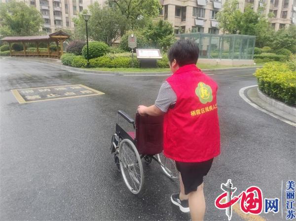 南京石埠桥社区：小轮椅 大关爱