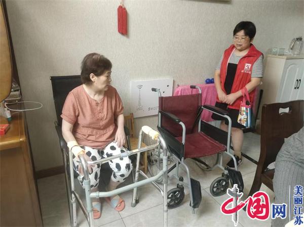 南京石埠桥社区：小轮椅 大关爱