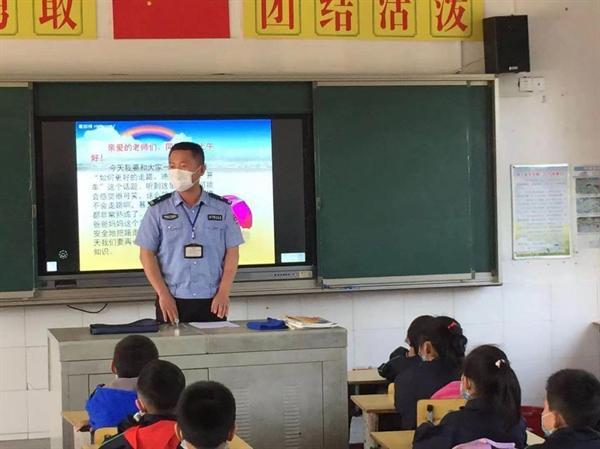 107国道的负重前行者——记湖南省岳阳市公安局交警支队云溪大队庞盛斌