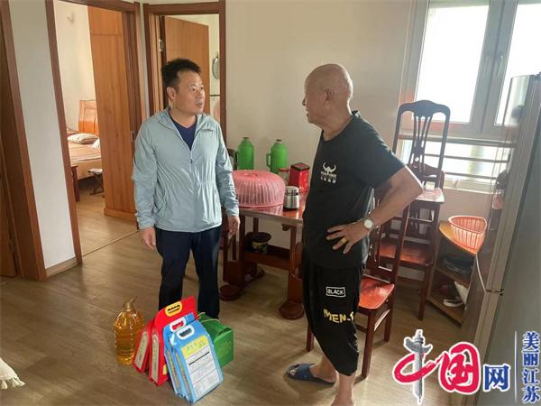 南京市石埠桥村社区走访慰问“两参”老兵及烈属